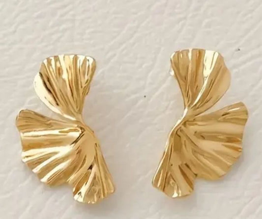 Gold leafy Earrings